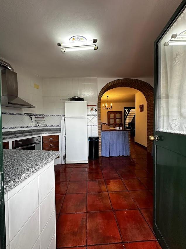 Espaciosa Y Elegante Casa Rural En Los Marines Exterior photo