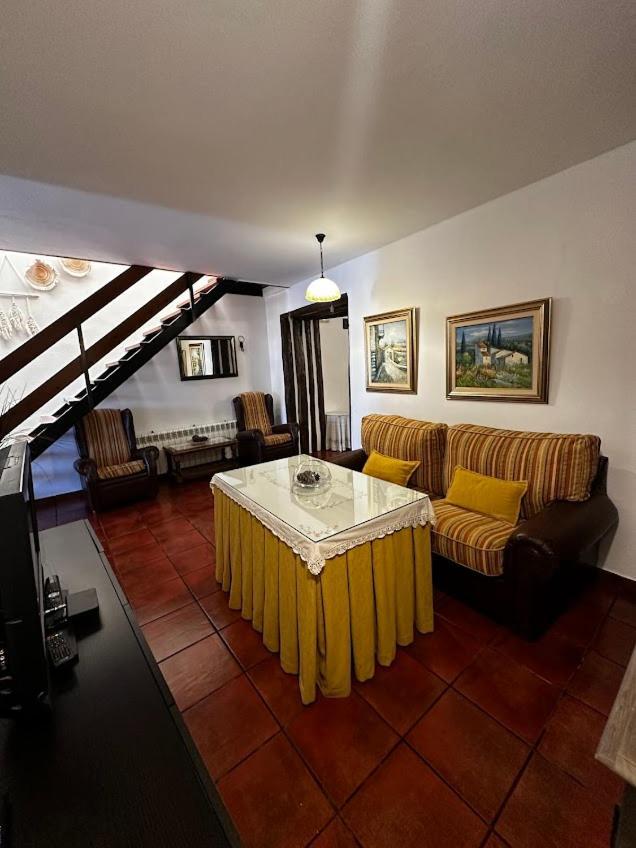 Espaciosa Y Elegante Casa Rural En Los Marines Exterior photo